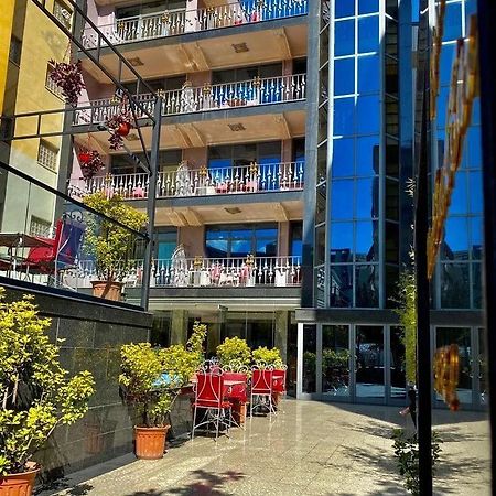 Hotel Elysee Тирана Экстерьер фото