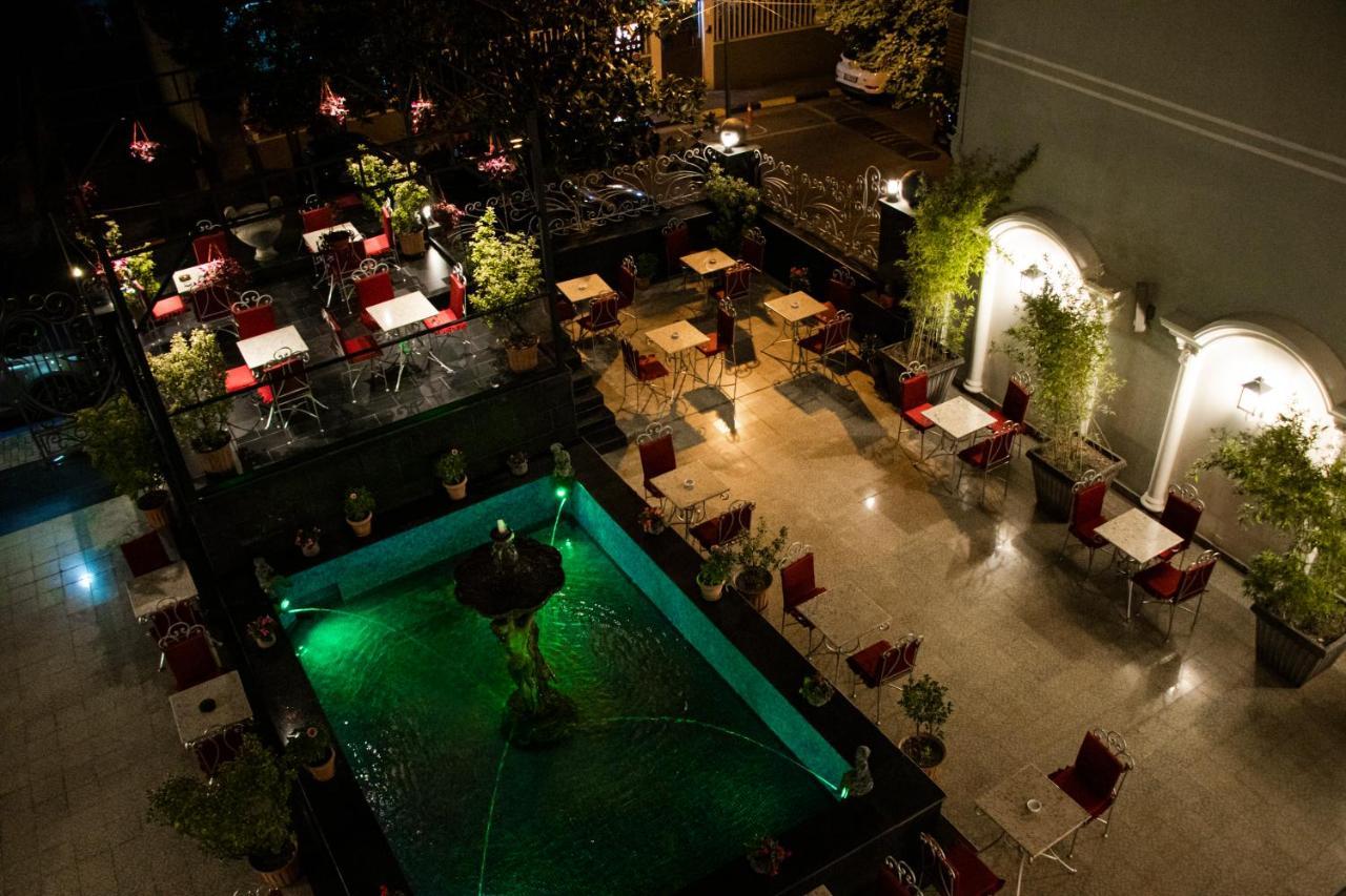 Hotel Elysee Тирана Экстерьер фото
