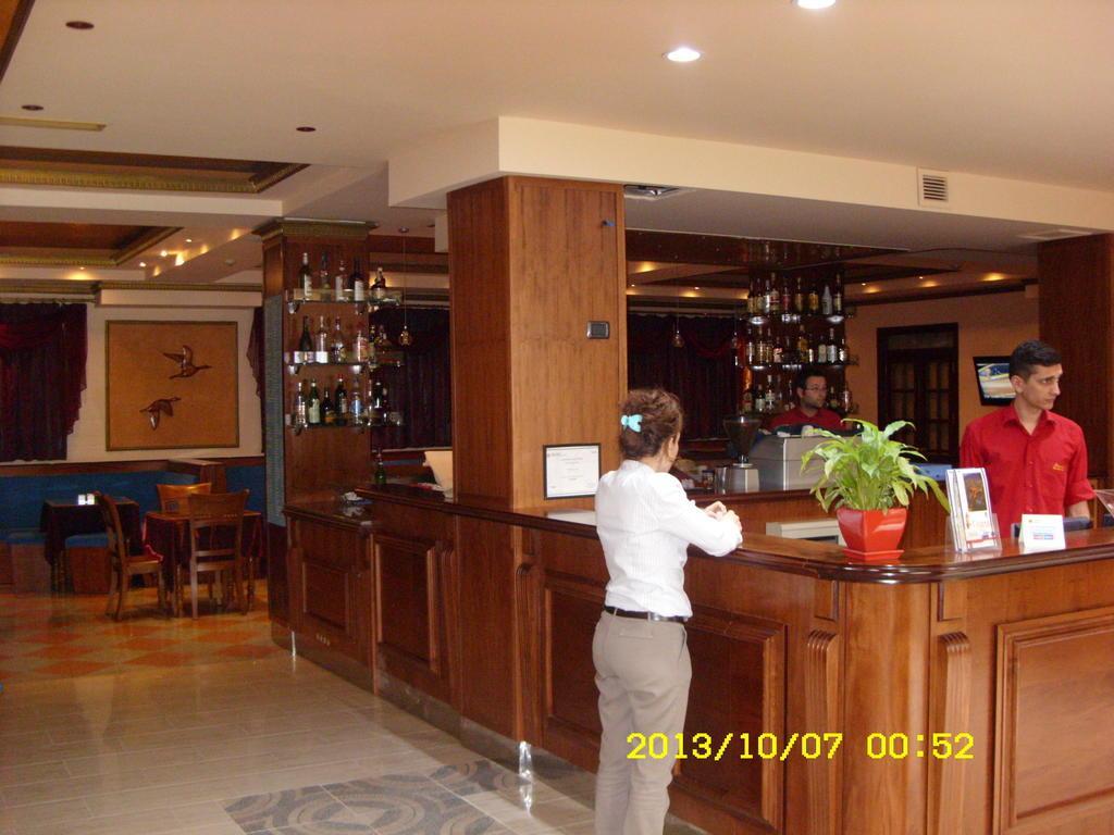 Hotel Elysee Тирана Экстерьер фото