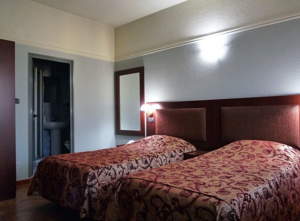 Hotel Elysee Тирана Экстерьер фото