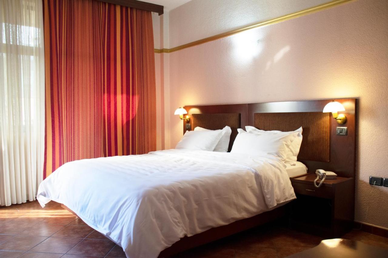 Hotel Elysee Тирана Экстерьер фото