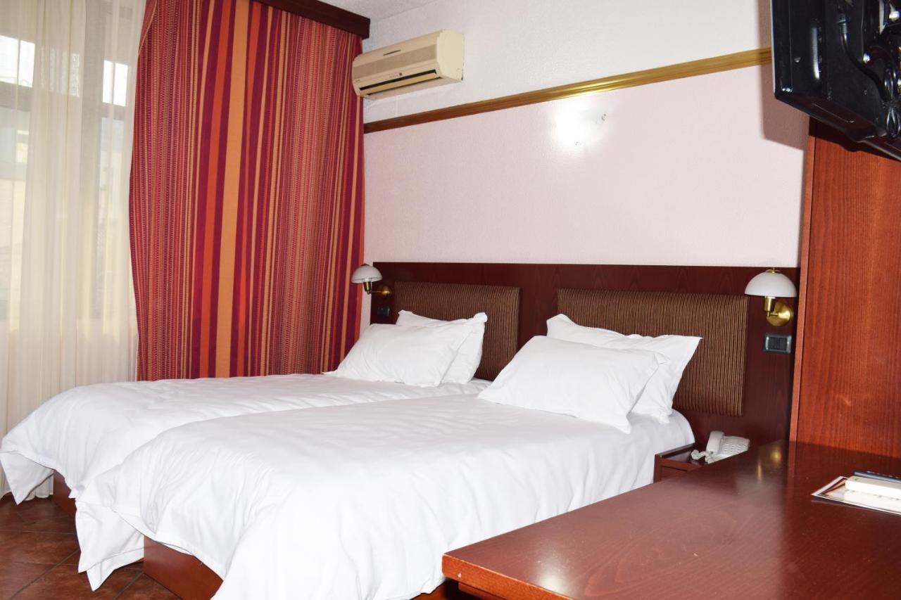 Hotel Elysee Тирана Экстерьер фото
