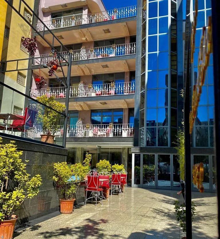 Hotel Elysee Тирана Экстерьер фото