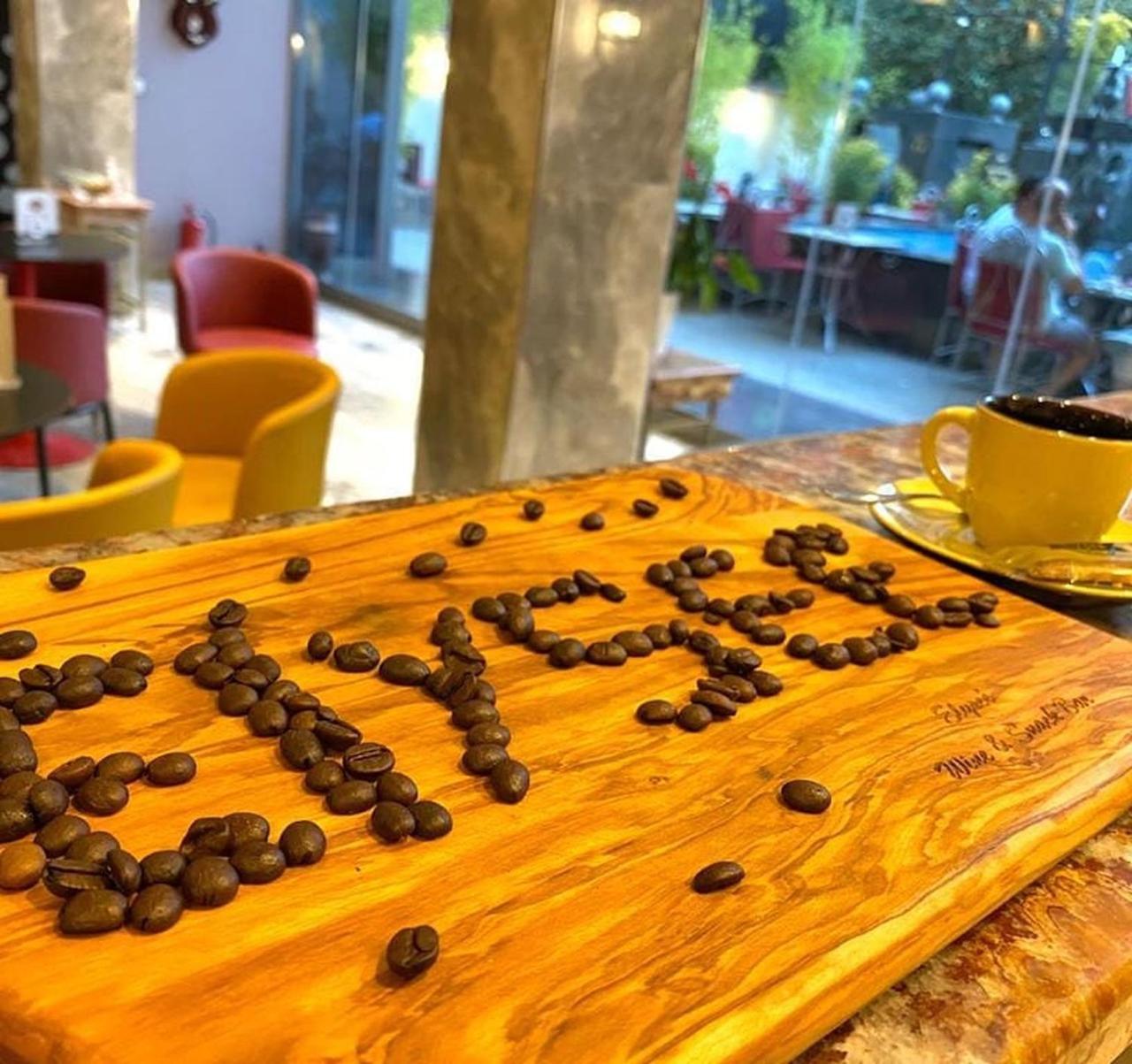 Hotel Elysee Тирана Экстерьер фото