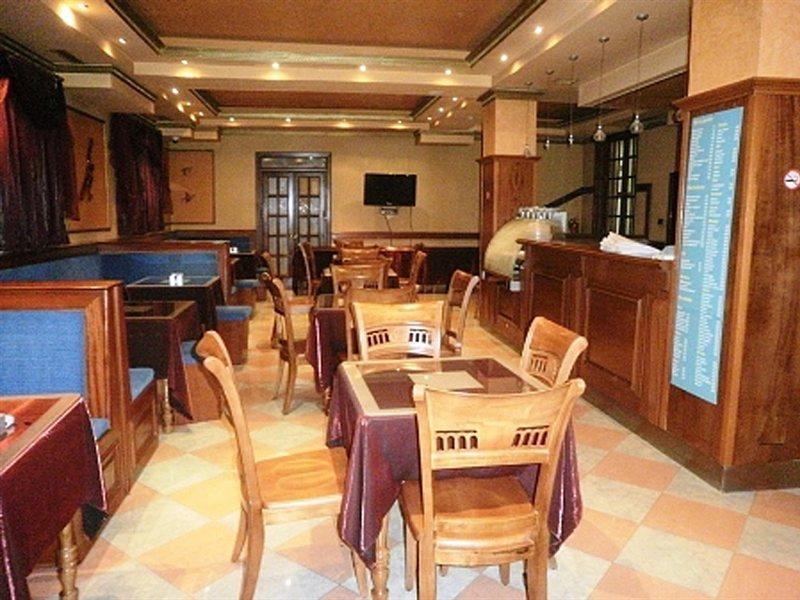 Hotel Elysee Тирана Экстерьер фото