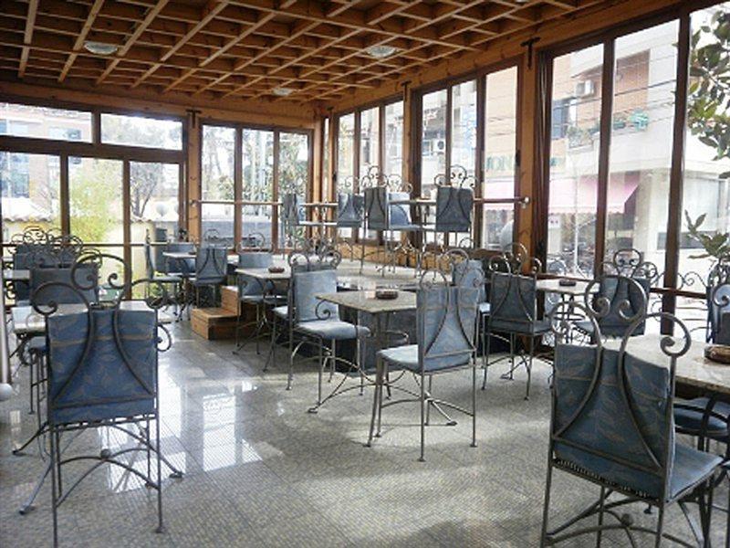 Hotel Elysee Тирана Ресторан фото