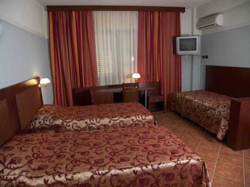 Hotel Elysee Тирана Экстерьер фото